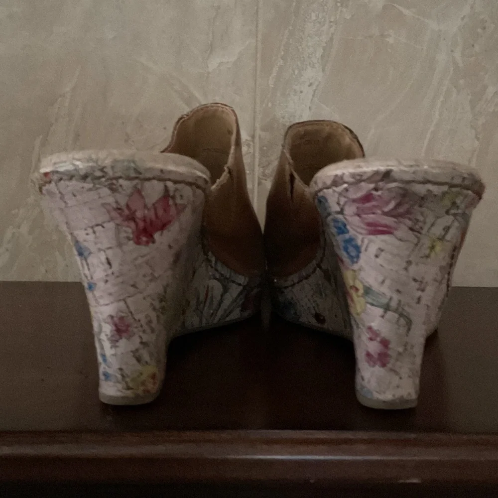 b.o.c. Tan Floral Wedge Sandals